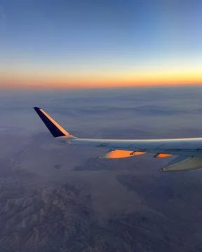 Sunrise from a plane window Stockfoto's