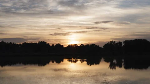 Sunrise Reflections on Colorado Pond Fast Timelapse 스톡 동영상 342569045