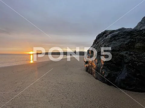 Sunrise reflects of large rock Stock Photos