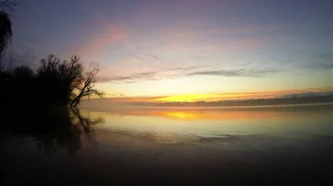 Sunrise on the river Vidéo 45320070