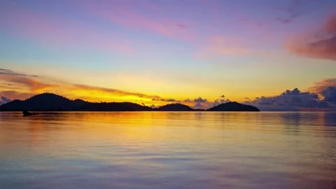 Sunrise in river Stock Footage 314908323