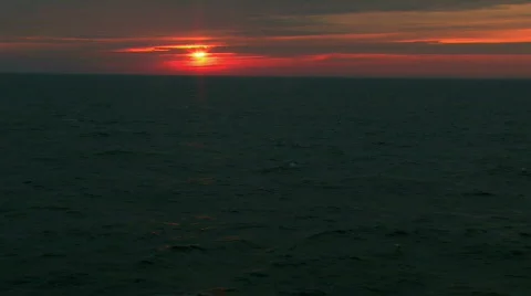 Sunrise at sea. Video stock 123155