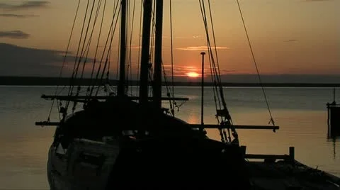Sunrise at sea Video stock 11334003