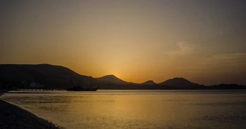 Sunrise With Seashore Waves In The Bay Video stock 78000058