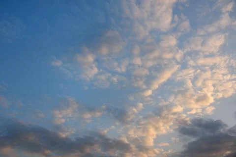 Sunrise sky with light clouds Foto stock