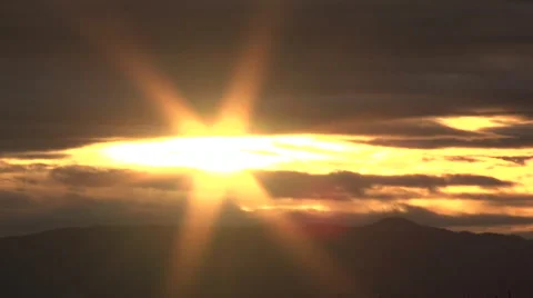 Sunrise Slot Through Clouds Over Mountain Range Vídeos de archivo 45938662