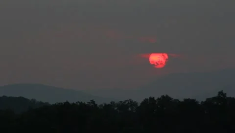 Sunrise in the smokey mountains Video stock 5252648