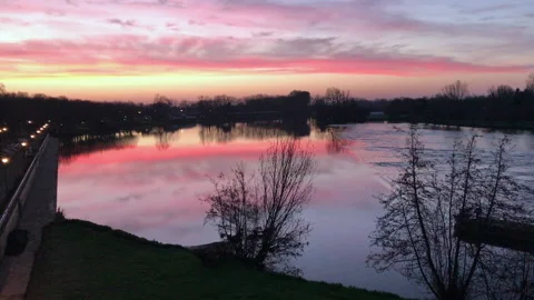Sunrise on the Tarn river in Moissac Video stock 148948566