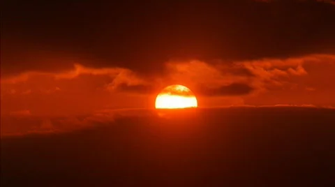 Sunrise through Dark Clouds HD Vidéo 524625