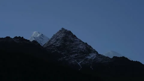 Sunrise Time-lapse of Himalayan mountain on Annapurna Trek Vídeo Stock 134582352