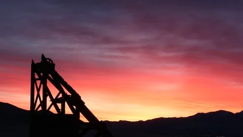 Sunrise Time Lapse of old mining head frame in ghost town. Stock Footage 95876163