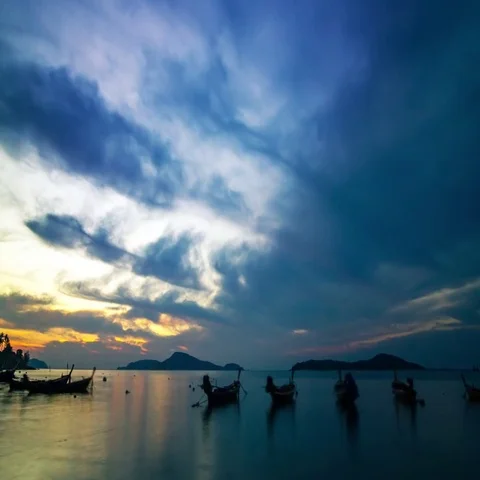 Sunrise time lapse over Phuket island skyline, Thailand 스톡 동영상 69553877