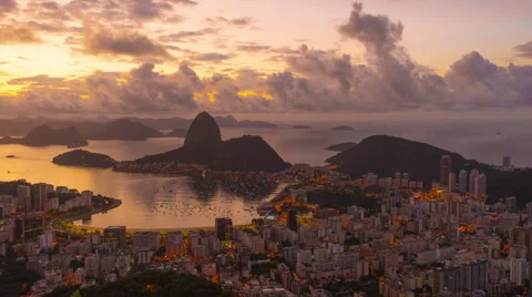 Sunrise time-lapse overlooking Rio de Janeiro and Sugarloaf Mountain. Vidéo 52311434
