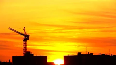 Sunrise Time Lapse With Under Construction Building In Fore Ground Vidéo 8959423