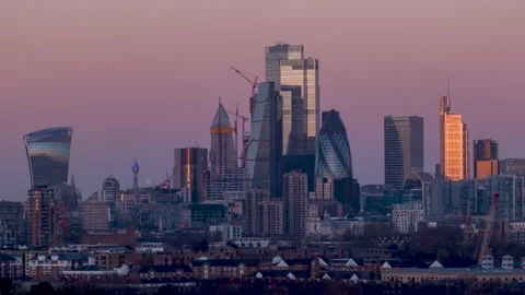 Sunrise time lapse view of the skyline of the City of London 스톡 동영상 170371934