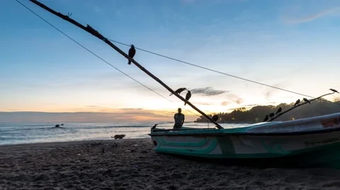 Sunrise timelapse on beach 4k 動画素材 68643101