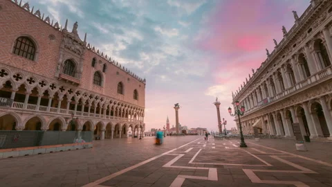 Sunrise timelapse in St. Mark's Square in Venice with tourists walking Stock Footage 258096505