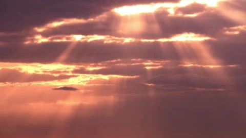 Sunrise timelapse with sunbeams streaming through clouds Stock Footage 337451650