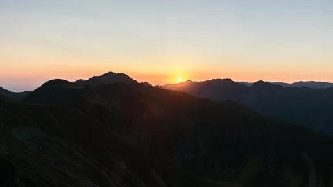 Sunrise on top of the mountains Video stock 87531335