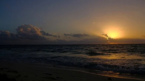 Sunrise in Tropical beach in Mexican Caribbean – Cancun, Quintana Roo 스톡 동영상 105144341