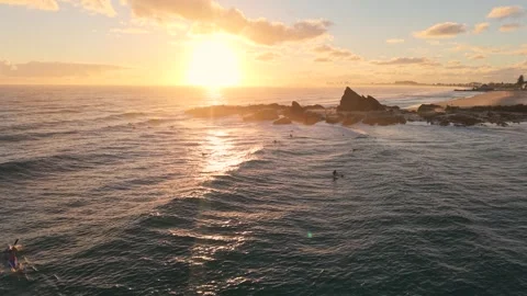 SUNRISE VIEW ON THE BEACH WHIF WAVES 스톡 동영상 325925053