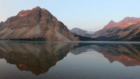 Sunrise view of Bow Lake on the Icefields Parkway in Alberta, Canada. Stock Footage 153162272