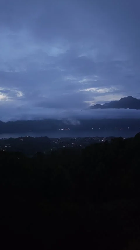 Sunrise View of Mount Agung from Mount Batur Summit, Bali Vidéo 346381772