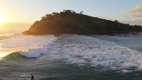 SUNRISE, WAVES AND MOUNTAIN BEACH 스톡 동영상 326015842