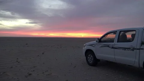 Sunrise on the way to Chami, Banc of Arguin, Mauritania Vidéo 148257626