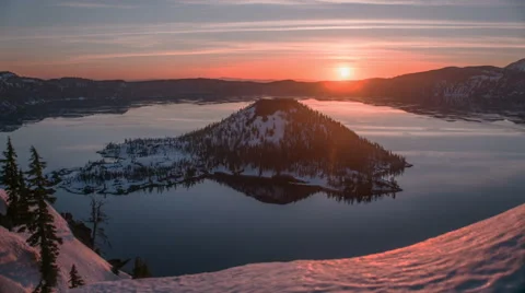 Sunrise, wide angle landscape time lapse Crater Lake National Park, Oregon, Vidéo 64335344