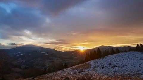 Sunrise in the winter landscape Stock-Footage 167837970