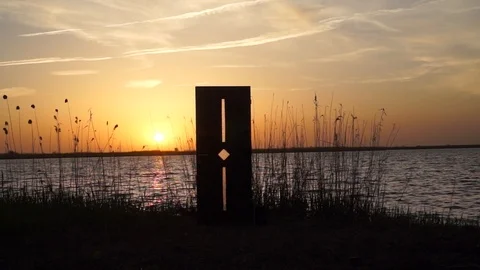 SunriseDoor 2 Stockbeeldmateriaal 94531663