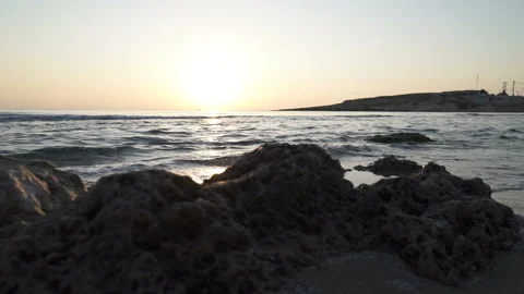 Sunriset Reflection on the Waves and Sand Stock-Footage 115650753
