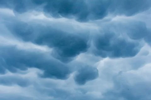 The sun's rays break through the dark clouds, the sky.... the sun's rays brea Fotos Stock