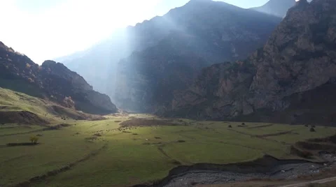 The sun's rays in the mountains Stock Footage 59571402