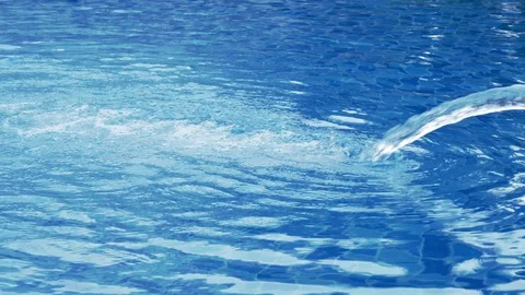 The sun's rays play in the clear water of the blue pool. 스톡 동영상 118596006