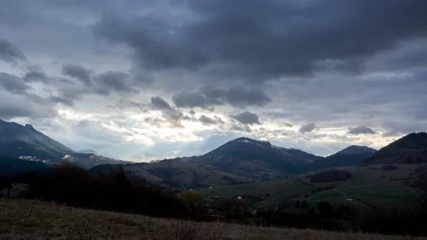 The sun's rays shine through the clouds and illuminate the landscape,cloudy Stock Footage 185554513