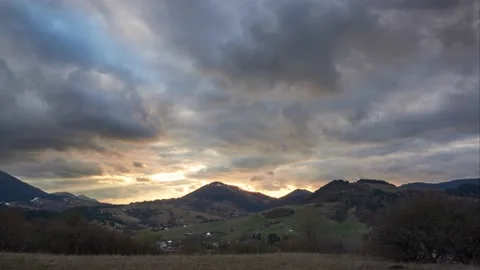 The sun's rays shine through the clouds and illuminate the landscape,cloudy Video stock 185555195