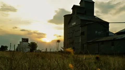 Sunset, Abandoned Grain Elevators - Matheson, Colorado Vídeo Stock 12175752