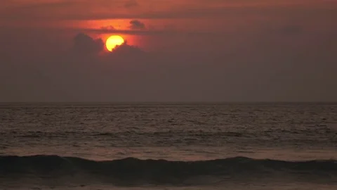 Sunset above the sea. Sun closeup shot. Beautiful seascape view in 4k 库存影片 70361064