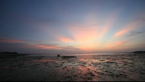 Sunset above water with reflections at low tide @ Koh Phangan, Thailand Stock Footage 11115396