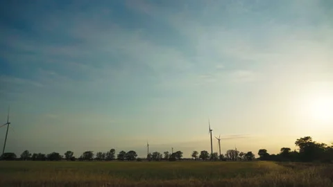 Sunset above the windmills on the field . Wind power technology - turbine Vidéo 133608727