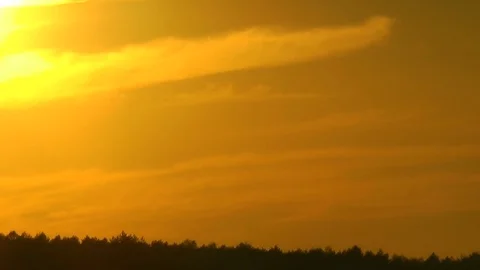 Sunset accompanied by shapeless clouds and the orange red sky. Видео 70150725