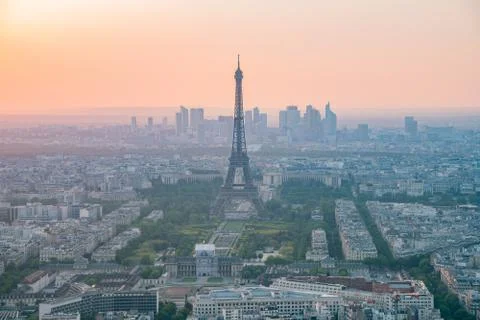 Sunset aerial view of the famous Eiffel Tower Foto stock