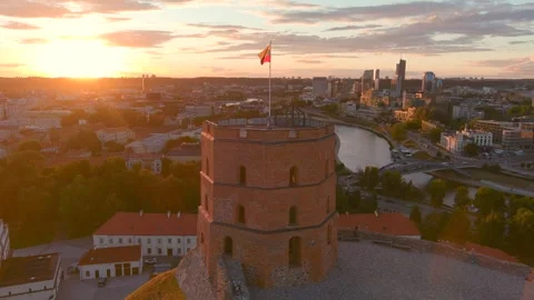 Sunset aerial view of Gediminas Tower, Vilnius, Lithuania 스톡 동영상 246236256