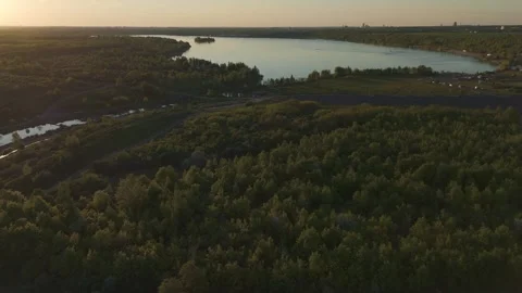 Sunset Aerial View over Markkleeberger See with Distant Leipzig Skyline Video stock 309077582