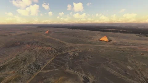 Sunset aerial view of Red and White Pyramids of Giza in Al Giza Desert. Egypt Vídeo Stock 314476342