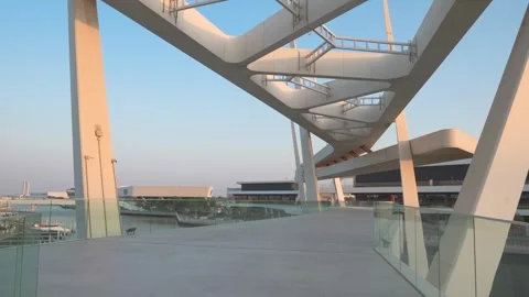 Sunset at Al Qana, a waterfront development in Abu Dhabi at Khor Al Maqta i.. 스톡 동영상 253978590