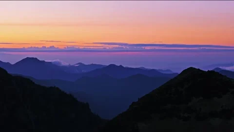 Sunset Alpenglow Over Cascade Mountains from Burroughs Mountain Trail, Mount Rai Stock Footage 332089760