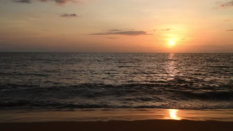 Sunset and beautiful sky at Khao Lak Beach, Phang Nga Province Video stock 185352030